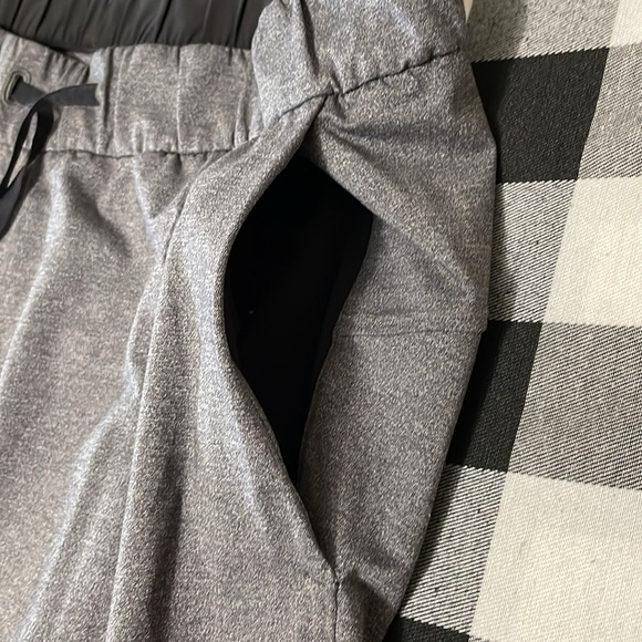 Lululemon On The Fly Pull-On Pant 28" Joggers Heathered Grey Black Sz 10 Stretch - Picture 5 of 16
